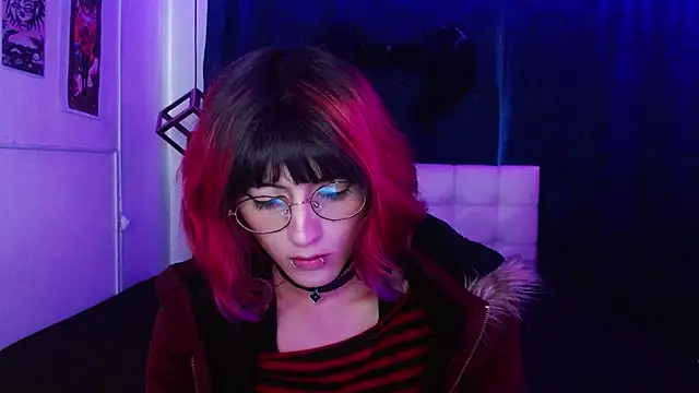 Snapshot of goth_minerva chatting on 10/16/25, 01:52 goth minerva online show from 10/16/25, 01:52