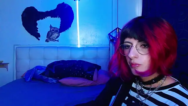 Snapshot of goth_minerva chatting on 10/06/25, 01:45 goth minerva online show from 10/06/25, 01:45
