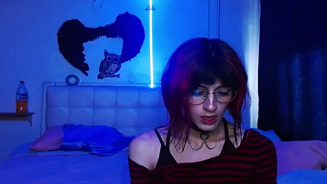 Snapshot of goth_minerva chatting on 09/30/25, 02:01 goth minerva online show from 09/30/25, 02:01