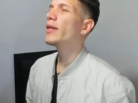 Snapshot of kevinkewman chatting on 11/30/25, 10:05 kevinkewman online show from 11/30/25, 10:05