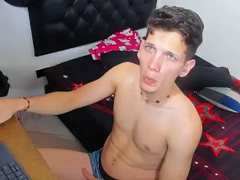 Snapshot of kevinkewman chatting on 12/15/25, 10:54 kevinkewman online show from 12/15/25, 10:54