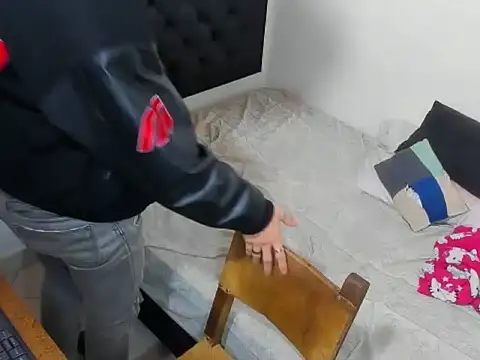 Snapshot of kevinkewman chatting on 12/02/25, 10:06 kevinkewman online show from 12/02/25, 10:06