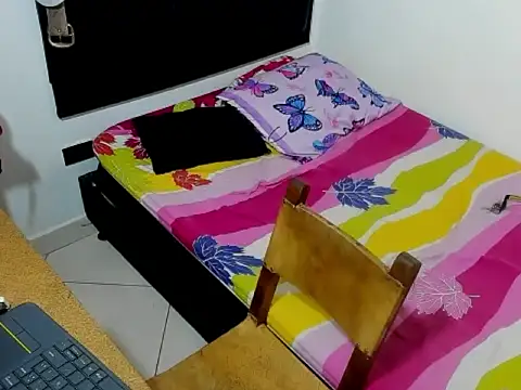 Snapshot of kevinkewman chatting on 10/15/25, 12:24 kevinkewman online show from 10/15/25, 12:24