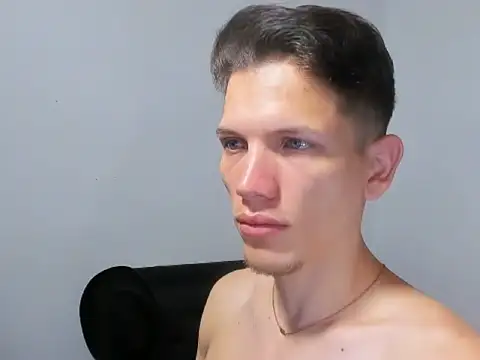 Snapshot of kevinkewman chatting on 12/05/25, 12:48 kevinkewman online show from 12/05/25, 12:48