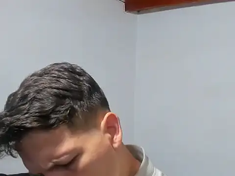 Snapshot of kevinkewman chatting on 12/04/25, 10:36 kevinkewman online show from 12/04/25, 10:36