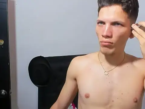 Snapshot of kevinkewman chatting on 12/03/25, 10:36 kevinkewman online show from 12/03/25, 10:36