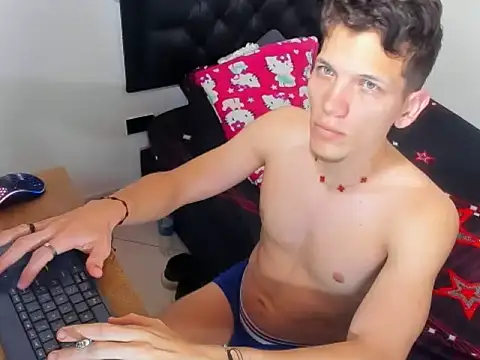 Snapshot of kevinkewman chatting on 12/14/25, 10:32 kevinkewman online show from 12/14/25, 10:32