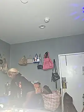 ItsBarbieBitcxxxx69 online show from 11/15/25, 03:27