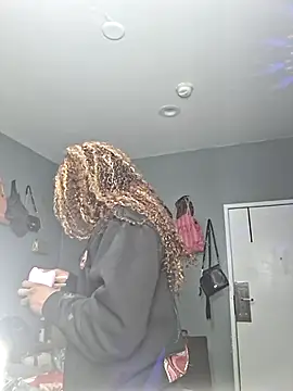 ItsBarbieBitcxxxx69 online show from 11/06/25, 02:37