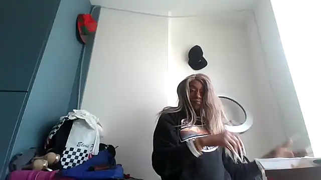 ItsBarbieBitcxxxx69 online show from 02/11/26, 09:14