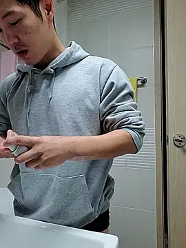 woonee827372 online show from 11/26/25, 08:58