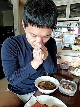 woonee827372 online show from 11/28/25, 04:12