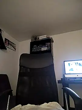 KARINNA  RAVEN online show from 12/13/25, 10:05