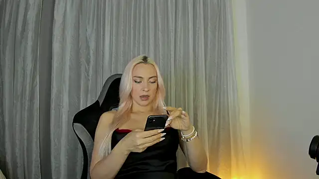 Snapshot of _Miss_Valentina_ chatting on 05/17/26, 04:18 Miss Valentina online show from 05/17/26, 04:18