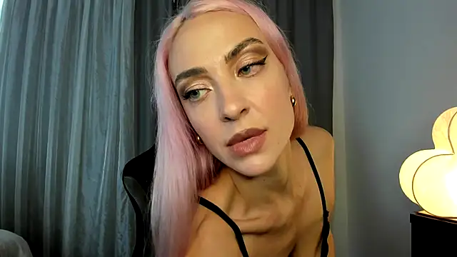 Snapshot of _Miss_Valentina_ chatting on 10/15/25, 07:38 Miss Valentina online show from 10/15/25, 07:38