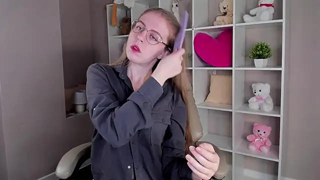 Joann Shermann online show from 11/11/25, 01:11