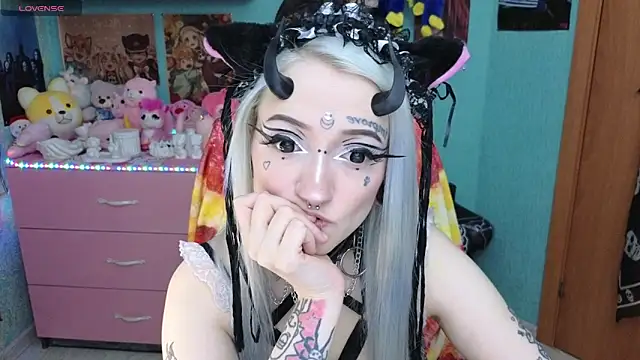 Manuela unicorn online show from 04/14/26, 08:25