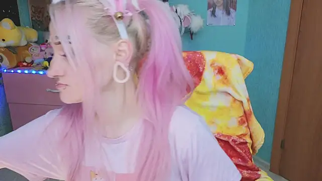 Manuela unicorn online show from 10/18/25, 04:36