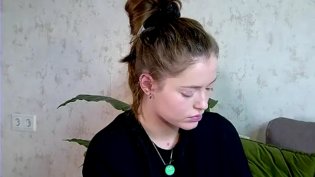 AshleyD  online show from 09/30/25, 03:12