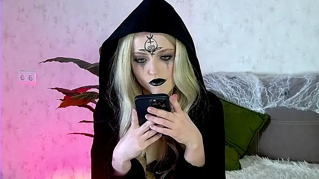 AshleyD  online show from 10/31/25, 05:09