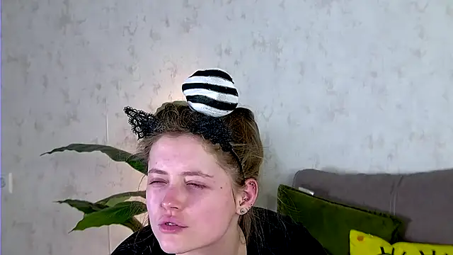 AshleyD  online show from 10/18/25, 03:19