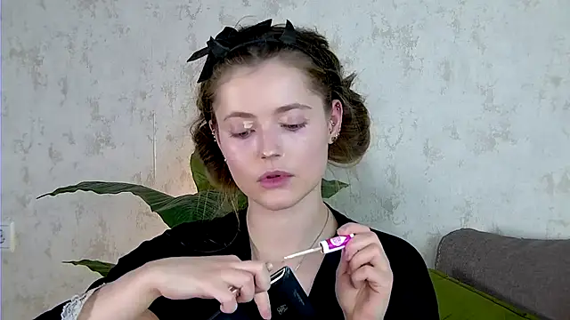 AshleyD  online show from 11/25/25, 10:37