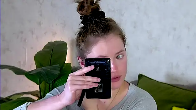 AshleyD  online show from 10/27/25, 06:53