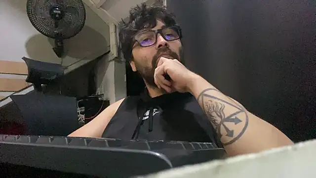 Snapshot of Freakydrag chatting on 11/14/25, 03:54 Freakydrag online show from 11/14/25, 03:54