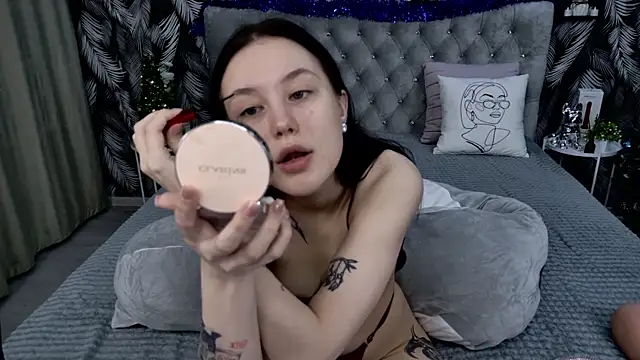 CarolineTenders online show from 12/22/25, 01:17