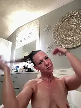 Lilbeezie81 online show from 02/11/26, 08:41