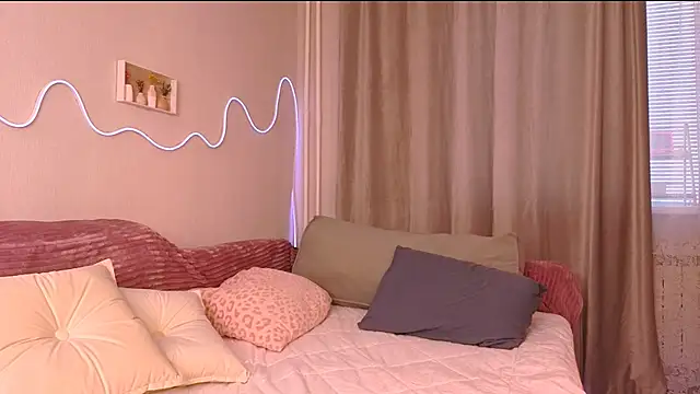 Snapshot of Lilo_Sims chatting on 09/20/25, 01:54 Lilo Sims online show from 09/20/25, 01:54