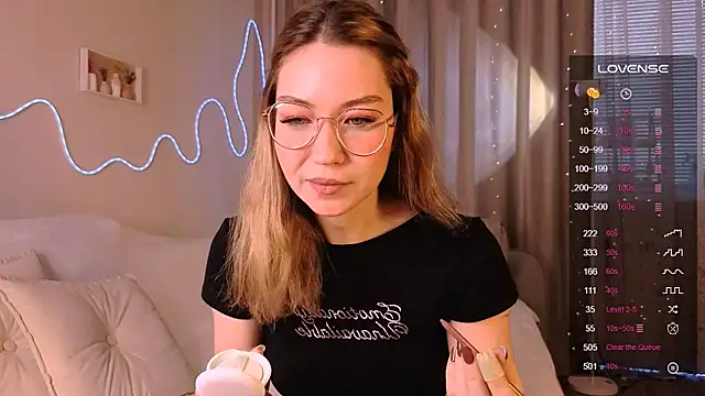 Snapshot of Lilo_Sims chatting on 11/11/25, 03:23 Lilo Sims online show from 11/11/25, 03:23