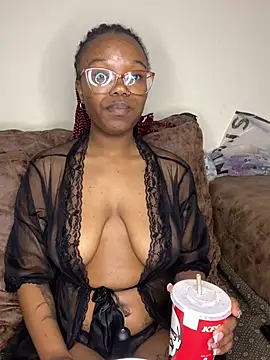 YummyMelanin117 online show from 05/01/26, 08:03
