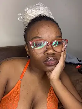 YummyMelanin117 online show from 04/22/26, 10:49