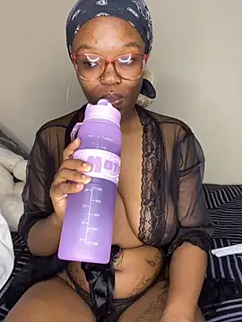 YummyMelanin117 online show from 02/17/26, 10:40