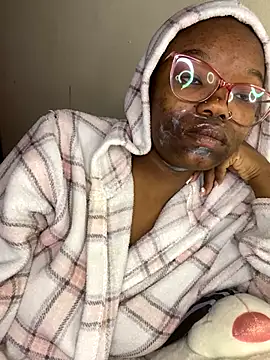 YummyMelanin117 online show from 12/22/25, 04:01