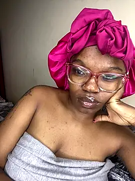 YummyMelanin117 online show from 11/21/25, 08:30