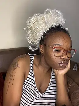 YummyMelanin117 online show from 04/15/26, 01:33