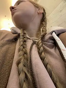 bambi lu online show from 11/08/25, 06:11