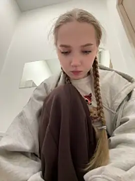 bambi lu online show from 03/25/26, 06:40