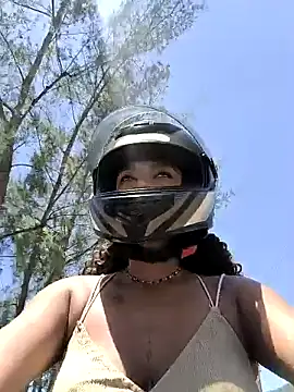 Snapshot of Angel_tammy chatting on 12/15/25, 01:39 Angel tammy online show from 12/15/25, 01:39