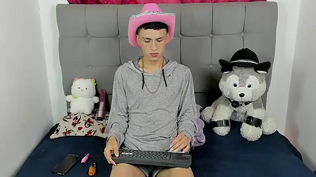 Snapshot of jeims_hotboy chatting on 07/04/26, 12:32 jeims hotboy online show from 07/04/26, 12:32