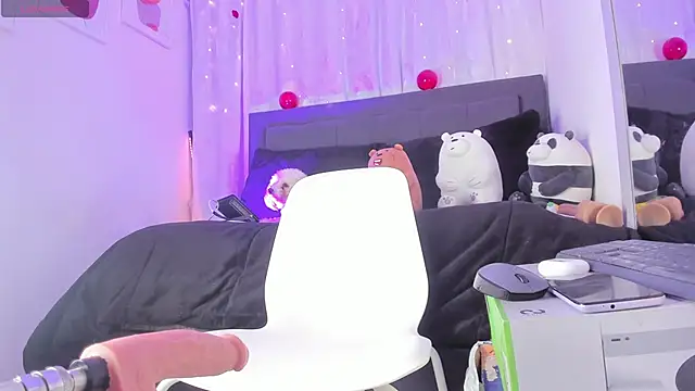 Snapshot of ariana_cruz chatting on 11/15/25, 08:35 ariana cruz online show from 11/15/25, 08:35