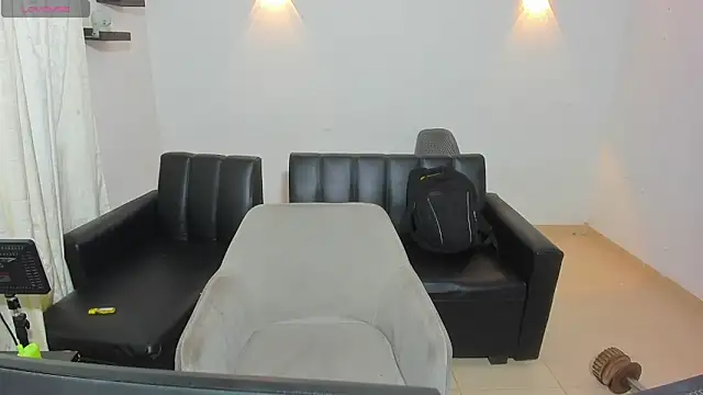 Snapshot of samxx_muscle chatting on 06/20/26, 01:27 samxx muscle online show from 06/20/26, 01:27