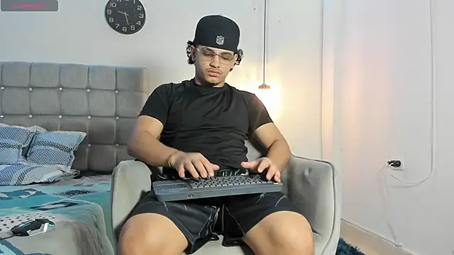 samxx muscle online show from 11/17/25, 02:21