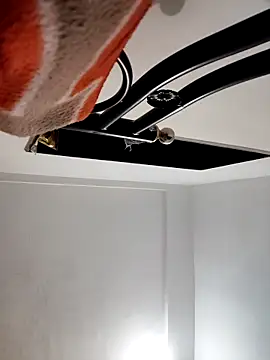 Snapshot of UAjit chatting on 10/04/25, 05:25 UAjit online show from 10/04/25, 05:25