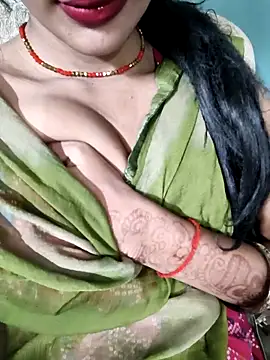 Snapshot of Eshwari_Chopra chatting on 10/14/25, 03:45 Eshwari Chopra online show from 10/14/25, 03:45