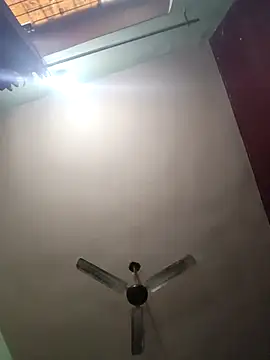 Eshwari Chopra online show from 04/12/26, 04:27