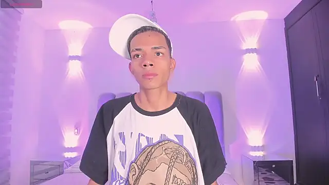 Snapshot of candyandmarilyn chatting on 09/12/25, 08:52 candyandmarilyn online show from 09/12/25, 08:52