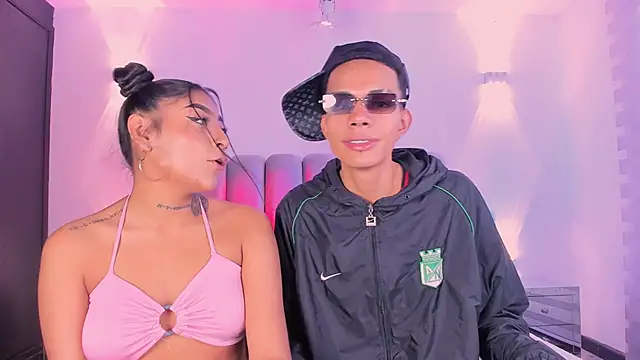 Snapshot of candyandmarilyn chatting on 11/06/25, 08:57 candyandmarilyn online show from 11/06/25, 08:57